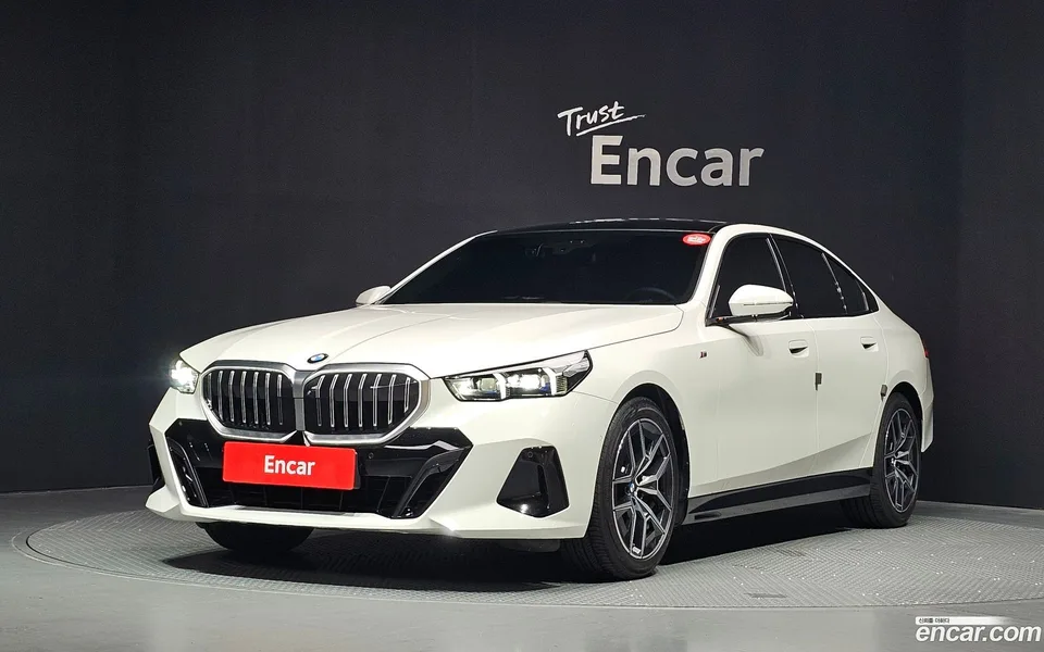 BMW 5 Series 520i M 2023 — photo 1, buy with delivery to Moscow