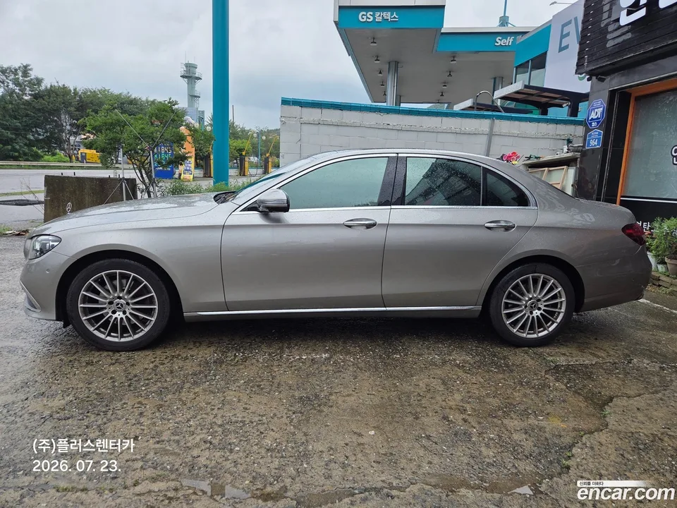 Mercedes-Benz E-Class E250 2022 — thumbnail 2