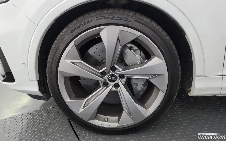Audi SQ7 (4M) 4.0 TFSI 2023 — thumbnail 2