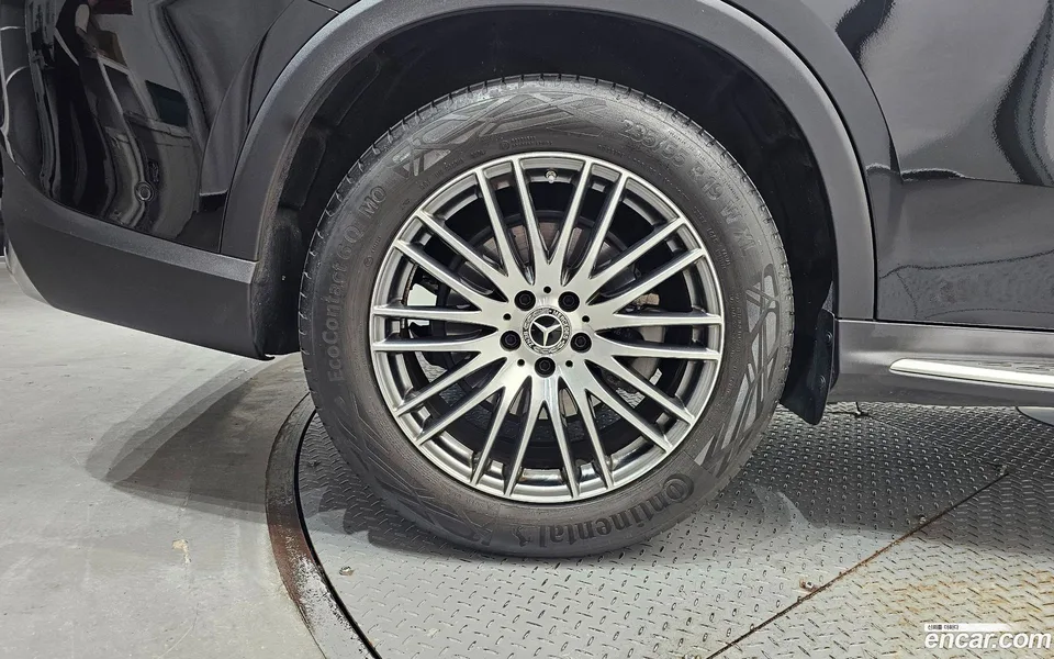Mercedes-Benz GLC-Class GLC300 4MATIC 2025 — thumbnail 2