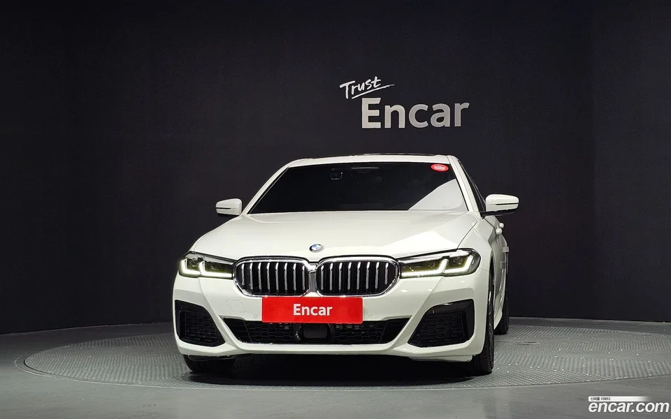 BMW 5 Series 520i M 2022 — thumbnail 3