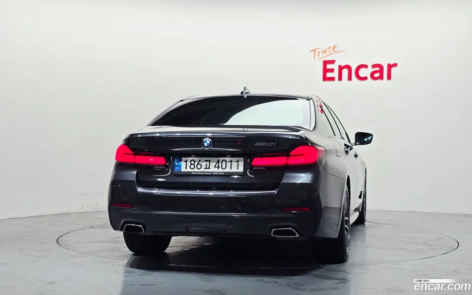 BMW 5 Series 520i M 2022 — thumbnail 4