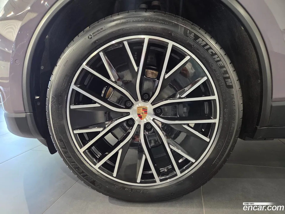 Porsche Macan Electric 4 2025 — thumbnail 5