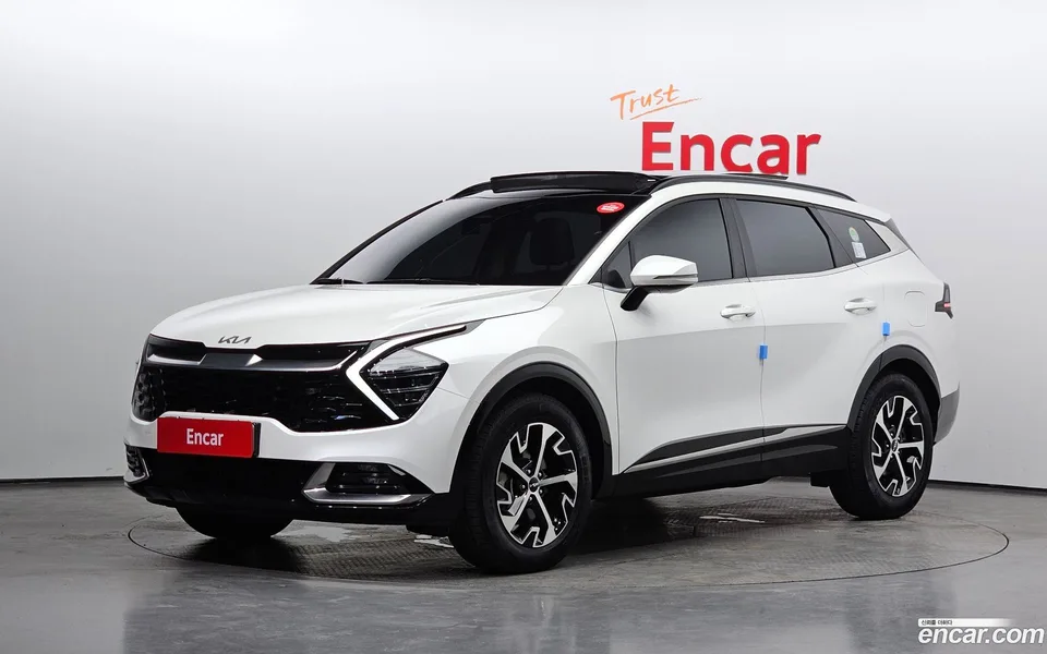 Kia Sportage Hybrid 2WD 2022 — photo 1, buy with delivery to Moscow