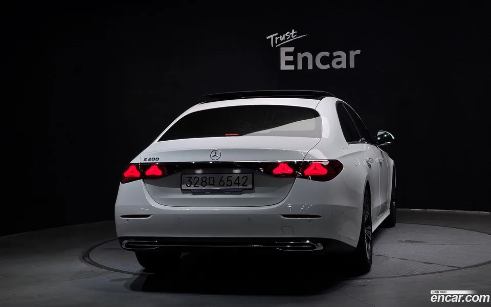 Mercedes-Benz E-Class E200 2024 — миниатюра 4