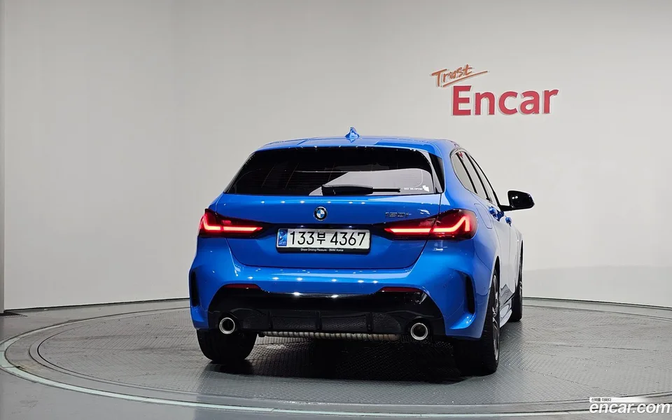 BMW 1 Series 120i M 2023 — thumbnail 4