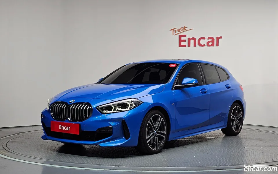 BMW 1 Series 120i M 2023 — photo 1, buy with delivery to Moscow