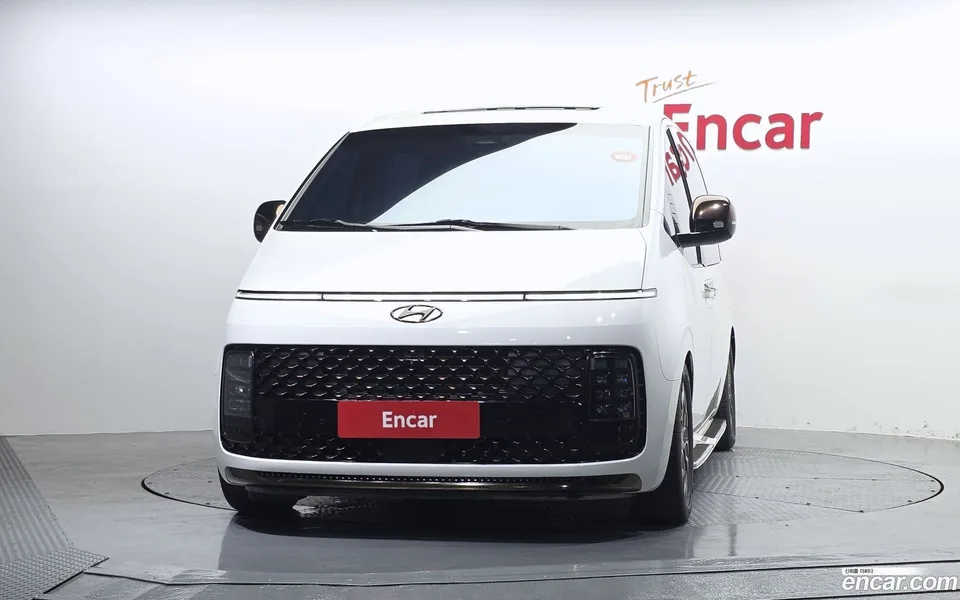 Hyundai Staria L3.5 9 2023 — thumbnail 3