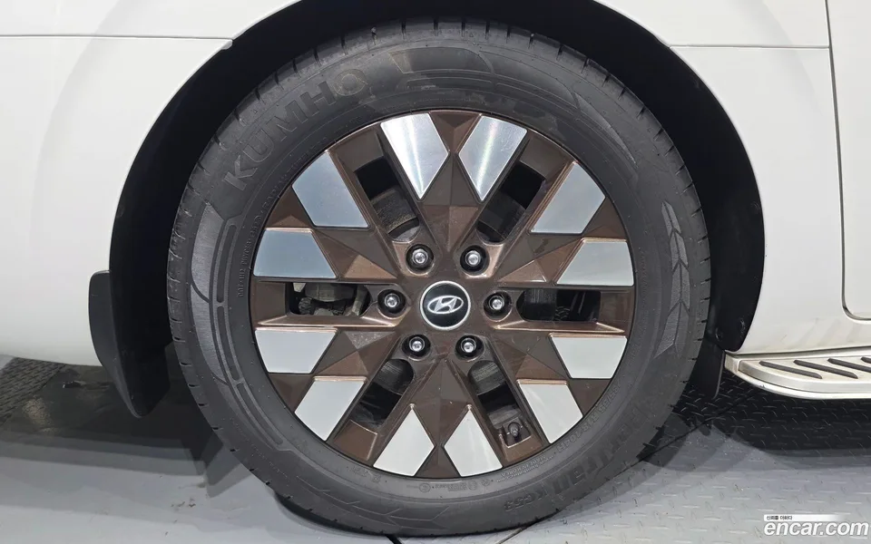 Hyundai Staria L3.5 9 2023 — thumbnail 5