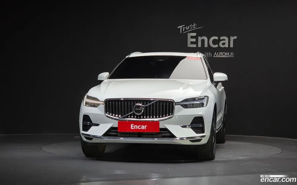 Volvo XC60 T8 2025 — thumbnail 3