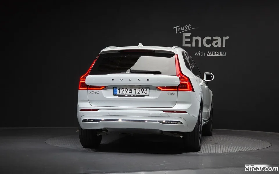 Volvo XC60 T8 2025 — thumbnail 4