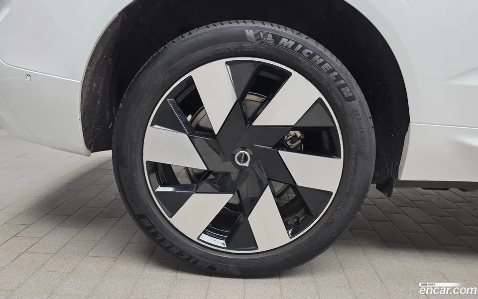 Volvo XC60 T8 2025 — thumbnail 5