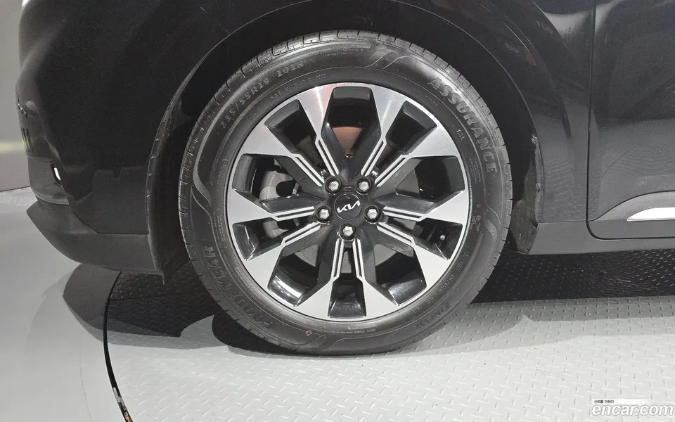 Kia Carnival 9 2023 — thumbnail 2