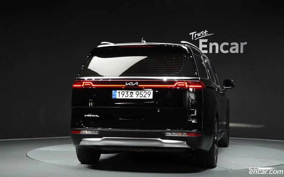Kia Carnival 9 2023 — thumbnail 4