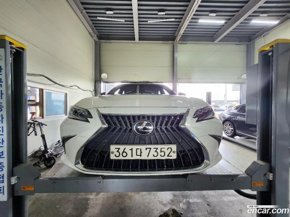 Lexus ES 300h 2024 — photo 1, buy with delivery to Moscow