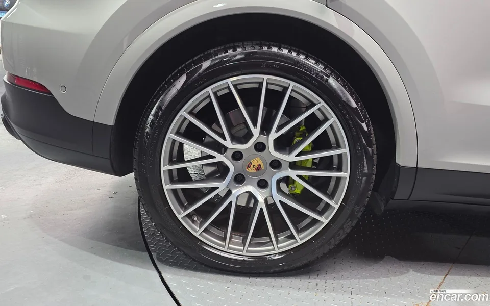 Porsche Cayenne 3.0 E- 2023 — thumbnail 5