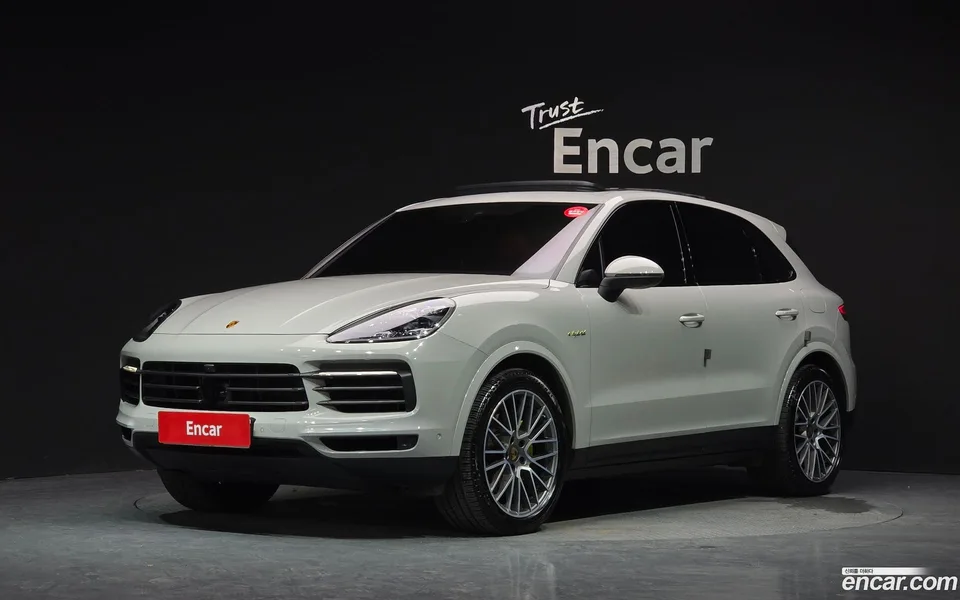 Porsche Cayenne 3.0 E- 2023 — photo 1, buy with delivery to Moscow