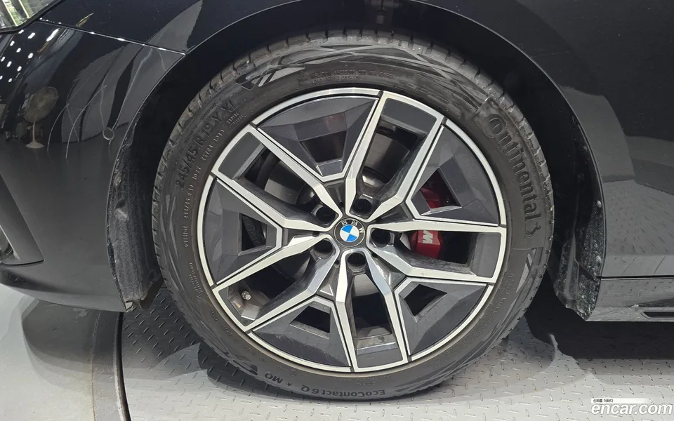 BMW 5 Series 520i 2025 — thumbnail 2
