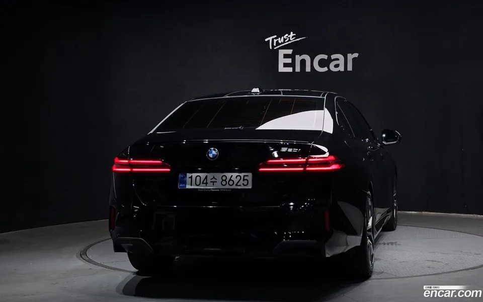 BMW 5 Series 520i 2025 — thumbnail 4