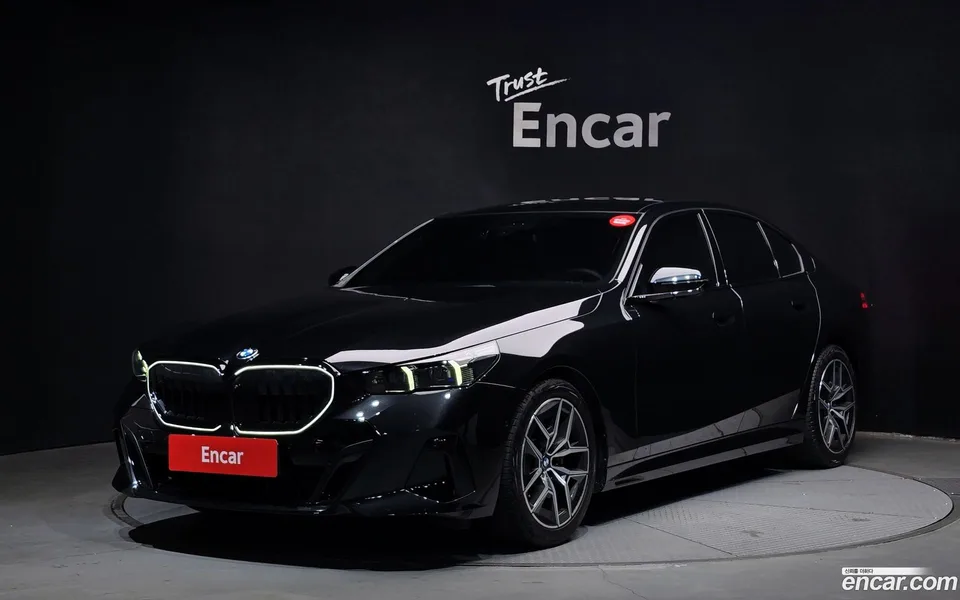 BMW 5 Series 520i 2025 — photo 1, buy with delivery to Moscow