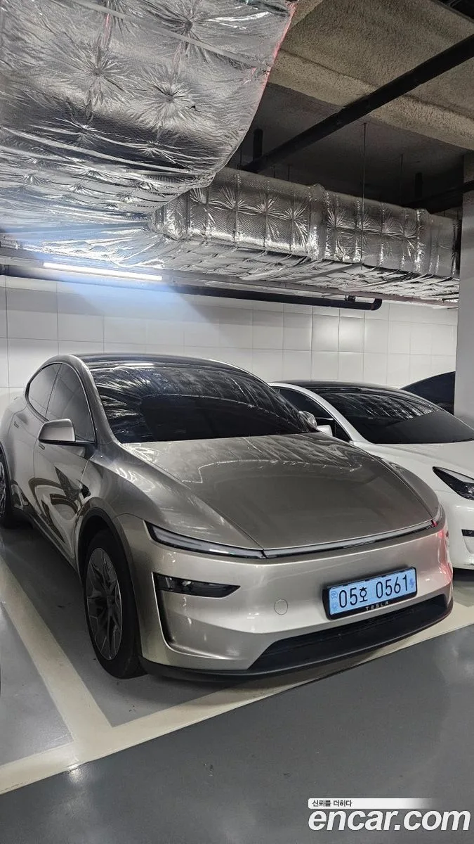 Tesla Model Y L AWD 2026 — thumbnail 3