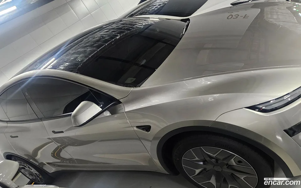 Tesla Model Y L AWD 2026 — thumbnail 4