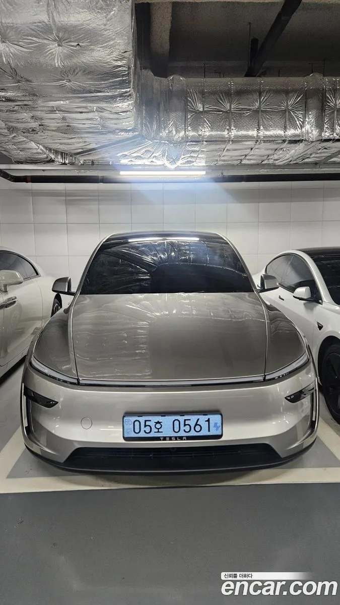 Tesla Model Y L AWD 2026 — photo 1, buy with delivery to Moscow