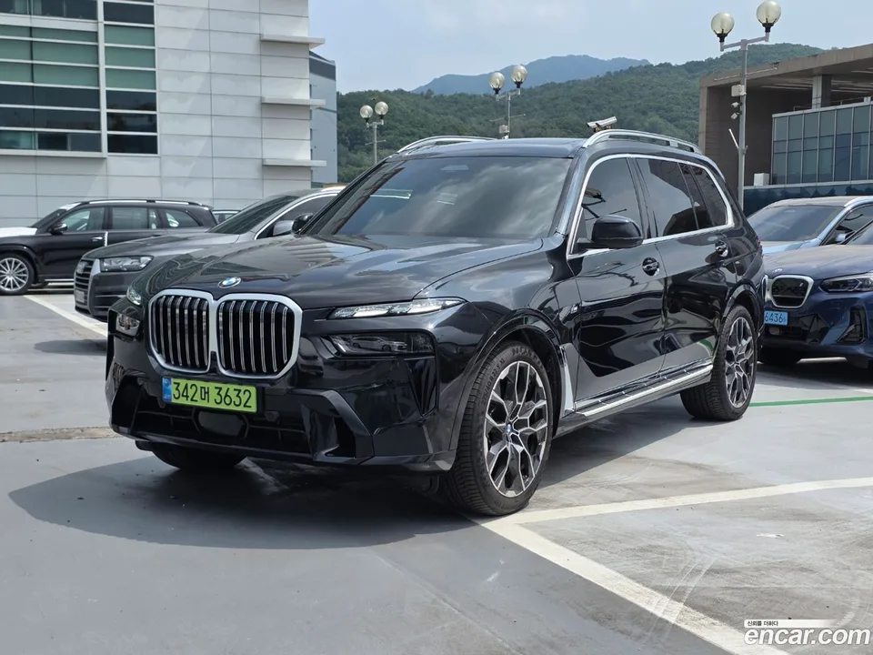 BMW X7 xDrive 40i M 6 2026 — photo 1, buy with delivery to Moscow