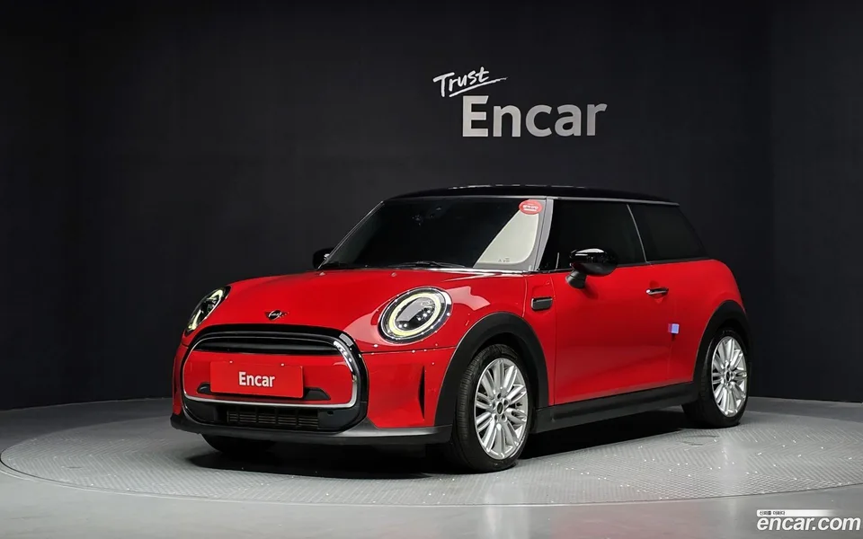 MINI Cooper 2022 — фото 1, купить с доставкой в Москву