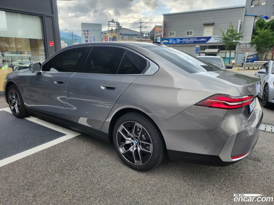 BMW 5 Series 520i 2026 — photo 1, buy with delivery to Moscow