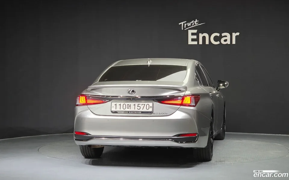 Lexus ES 300h F-Sport 2024 — миниатюра 4