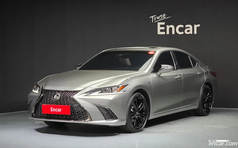 Lexus ES 300h F-Sport 2024 — фото 1, купить с доставкой в Москву