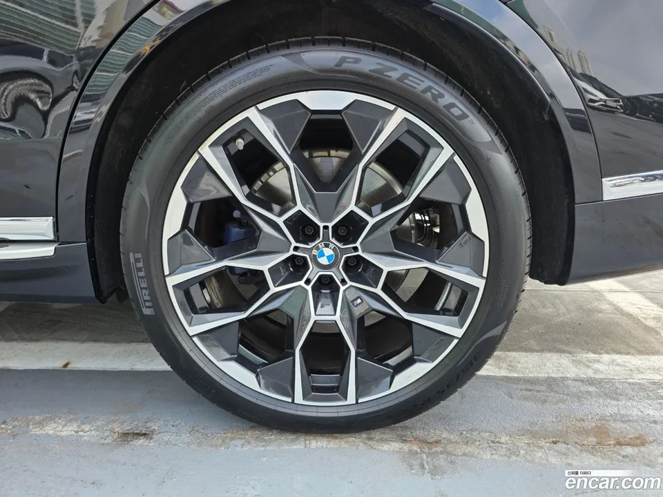 BMW X7 xDrive 40i M 6 2025 — thumbnail 2
