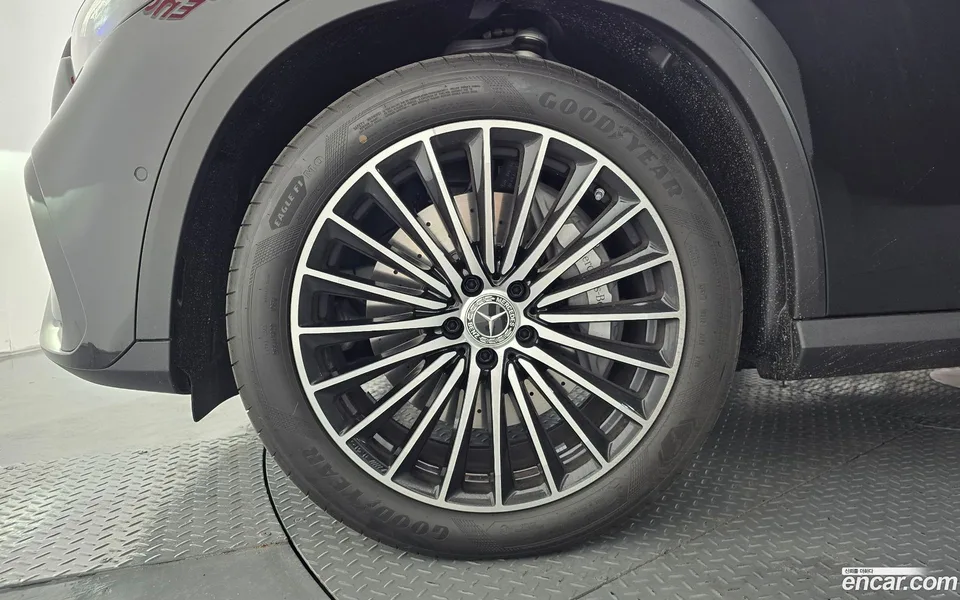 Mercedes-Benz GLC-Class GLC300 4MATIC AMG Line 2026 — миниатюра 2