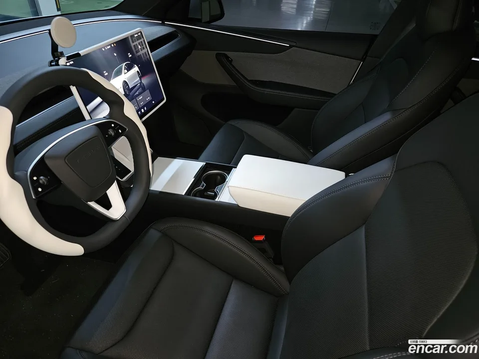Tesla Model Y RWD 2026 — thumbnail 2