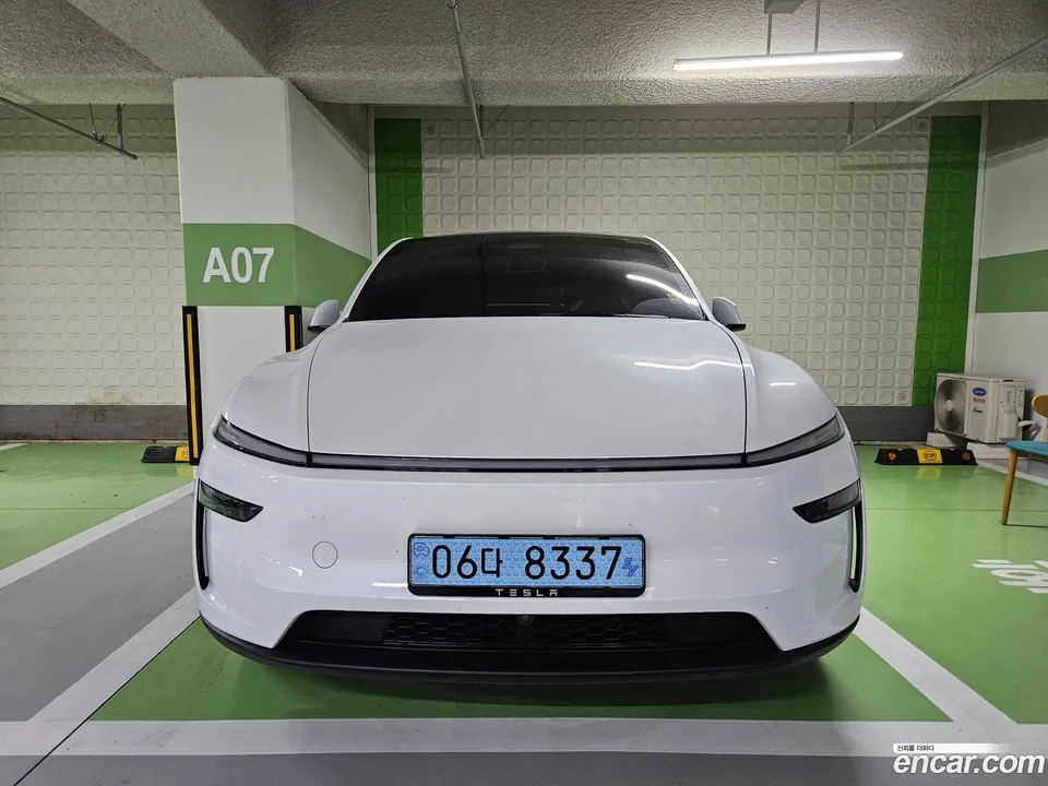 Tesla Model Y RWD 2026 — photo 1, buy with delivery to Moscow