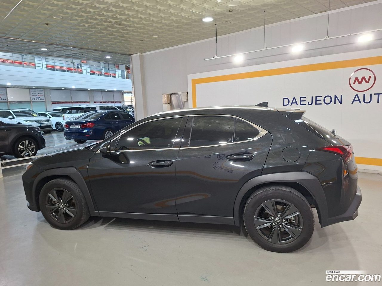 Lexus UX 300h 2024 — 3