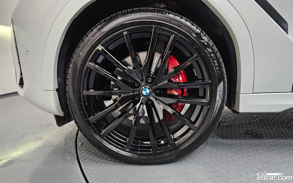 BMW X6 xDrive40i M 2023 — thumbnail 2