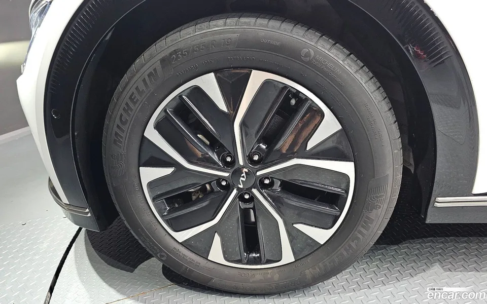 Kia EV6 2023 — thumbnail 2