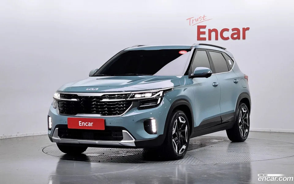 Kia Seltos 1.6 2WD 2023 — photo 1, buy with delivery to Moscow