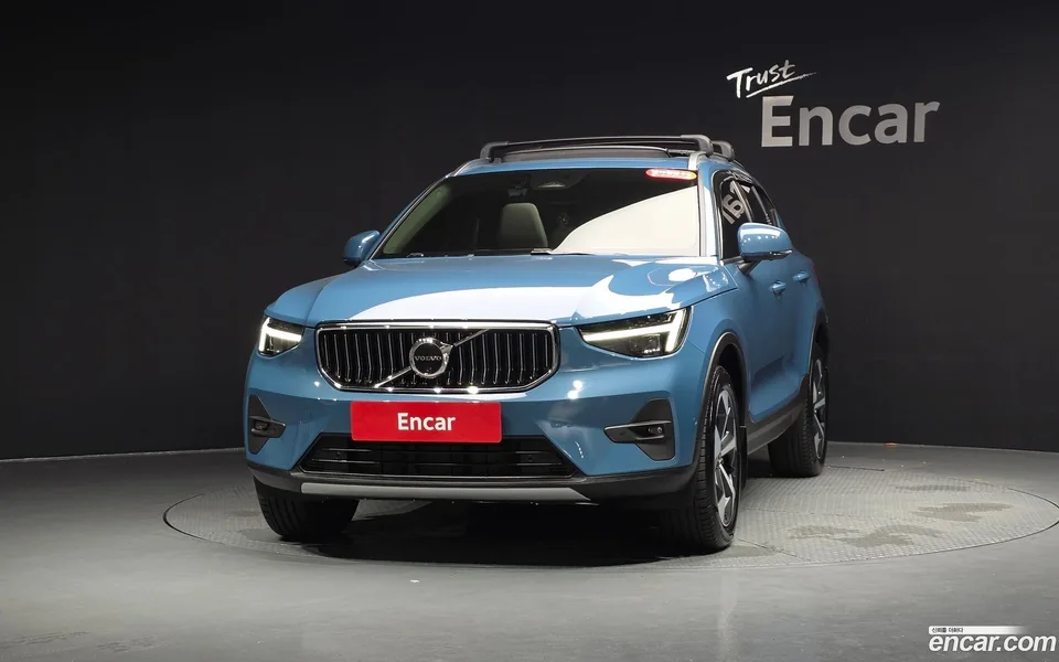 Volvo XC40 B4 2025 — thumbnail 3