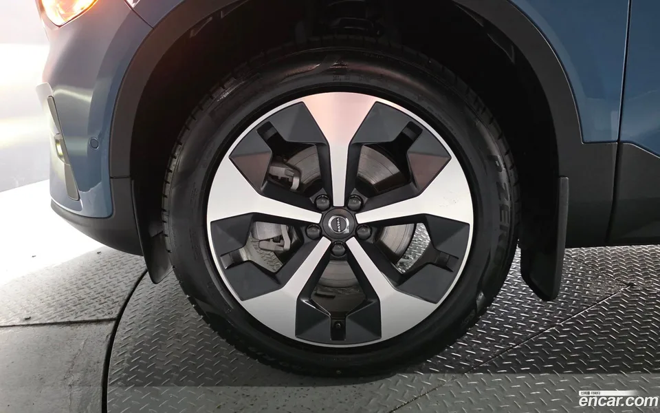 Volvo XC40 B4 2025 — thumbnail 5