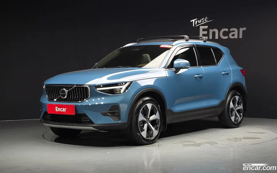 Volvo XC40 B4 2025 — photo 1, buy with delivery to Moscow