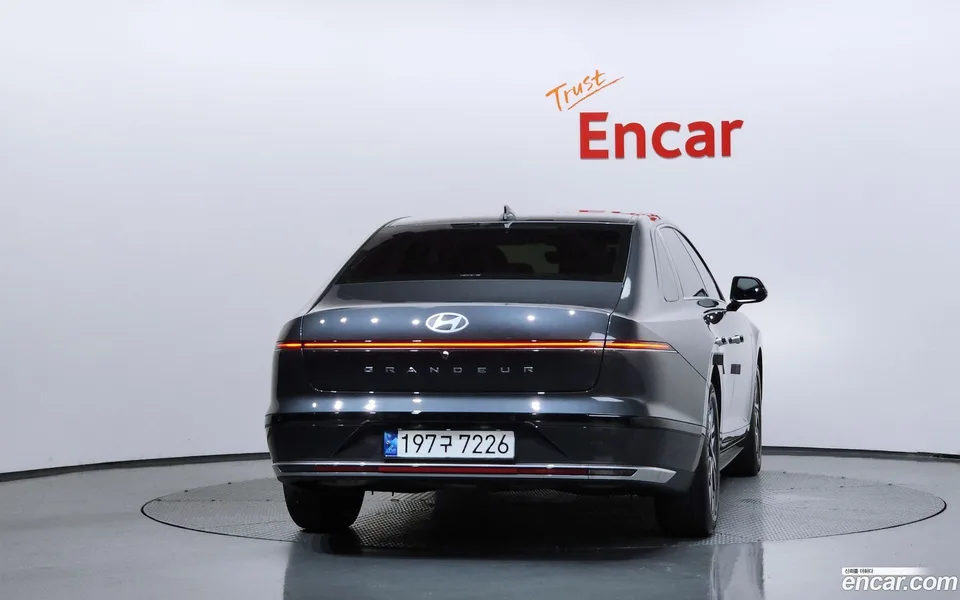 Hyundai Grandeur Hybrid 2023 — thumbnail 4
