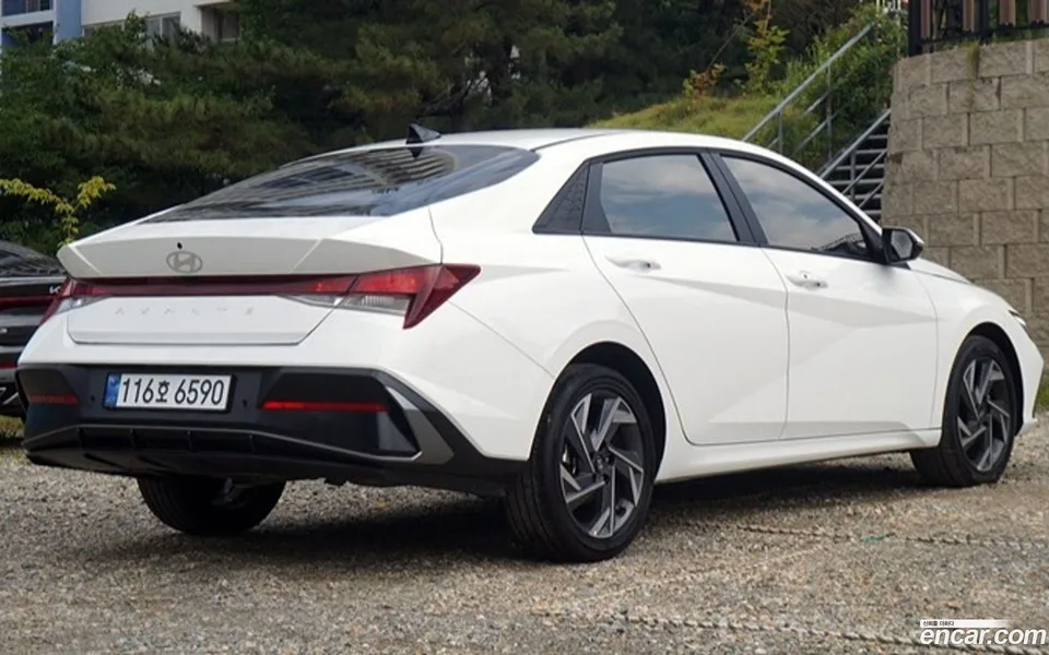 Hyundai Avante CN7 1.6 2025 — thumbnail 4
