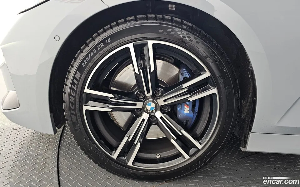 BMW 3 Series 320i M 2023 — thumbnail 2
