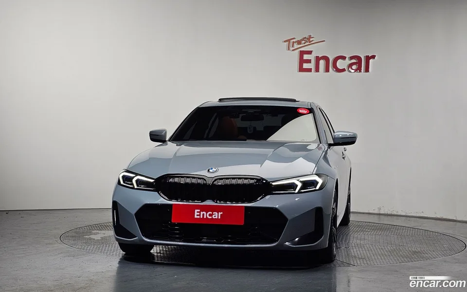BMW 3 Series 320i M 2023 — thumbnail 3