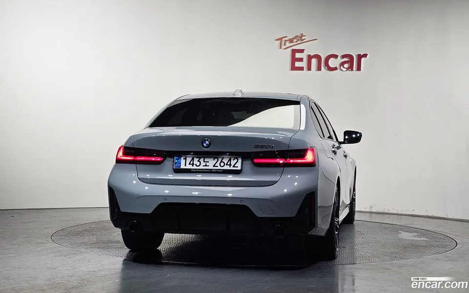 BMW 3 Series 320i M 2023 — thumbnail 4