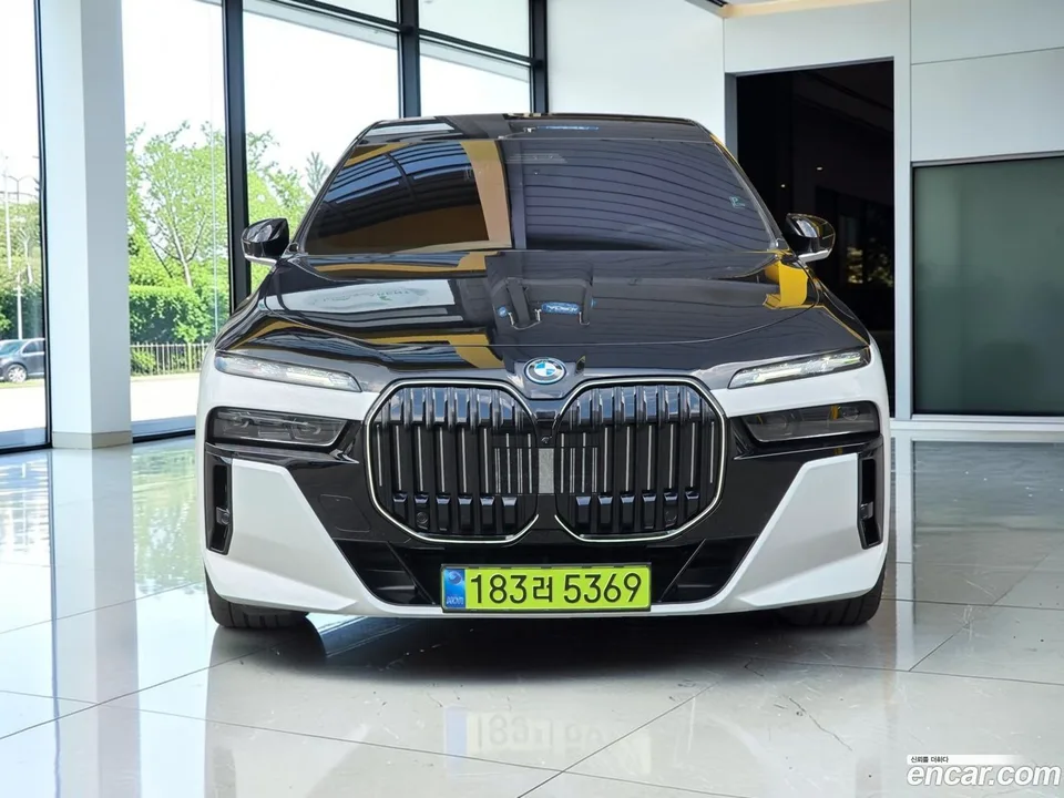 BMW 7 Series 750e xDrive M 2025 — thumbnail 3