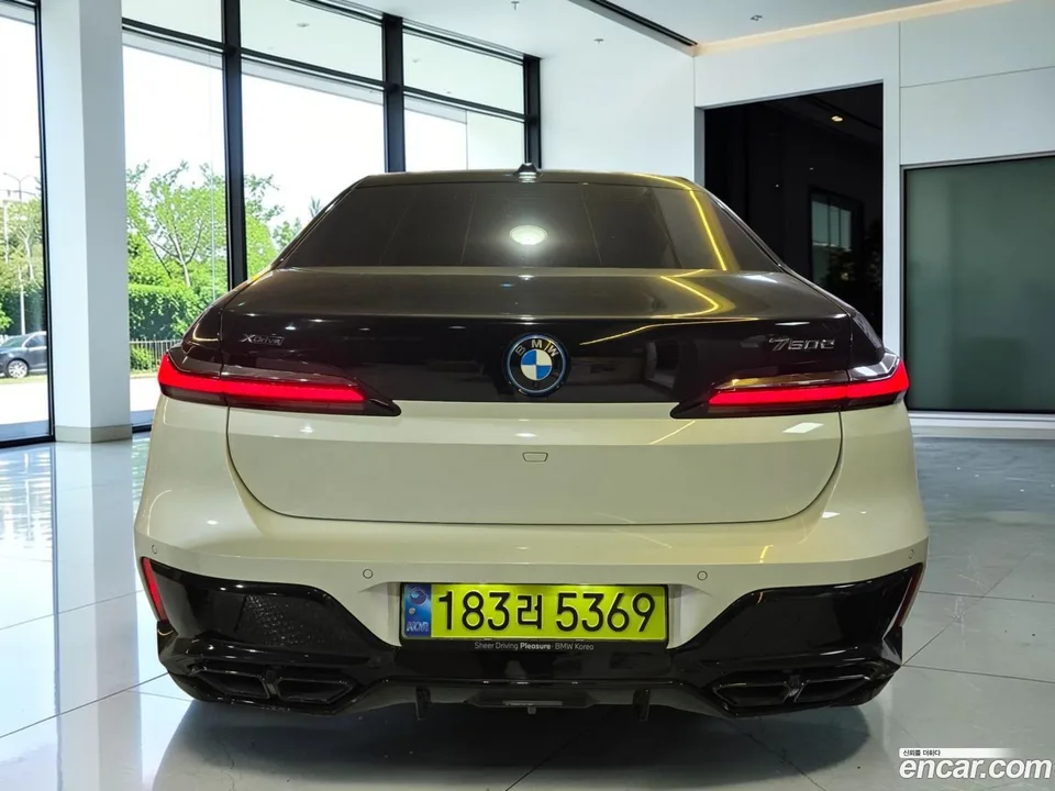 BMW 7 Series 750e xDrive M 2025 — thumbnail 4